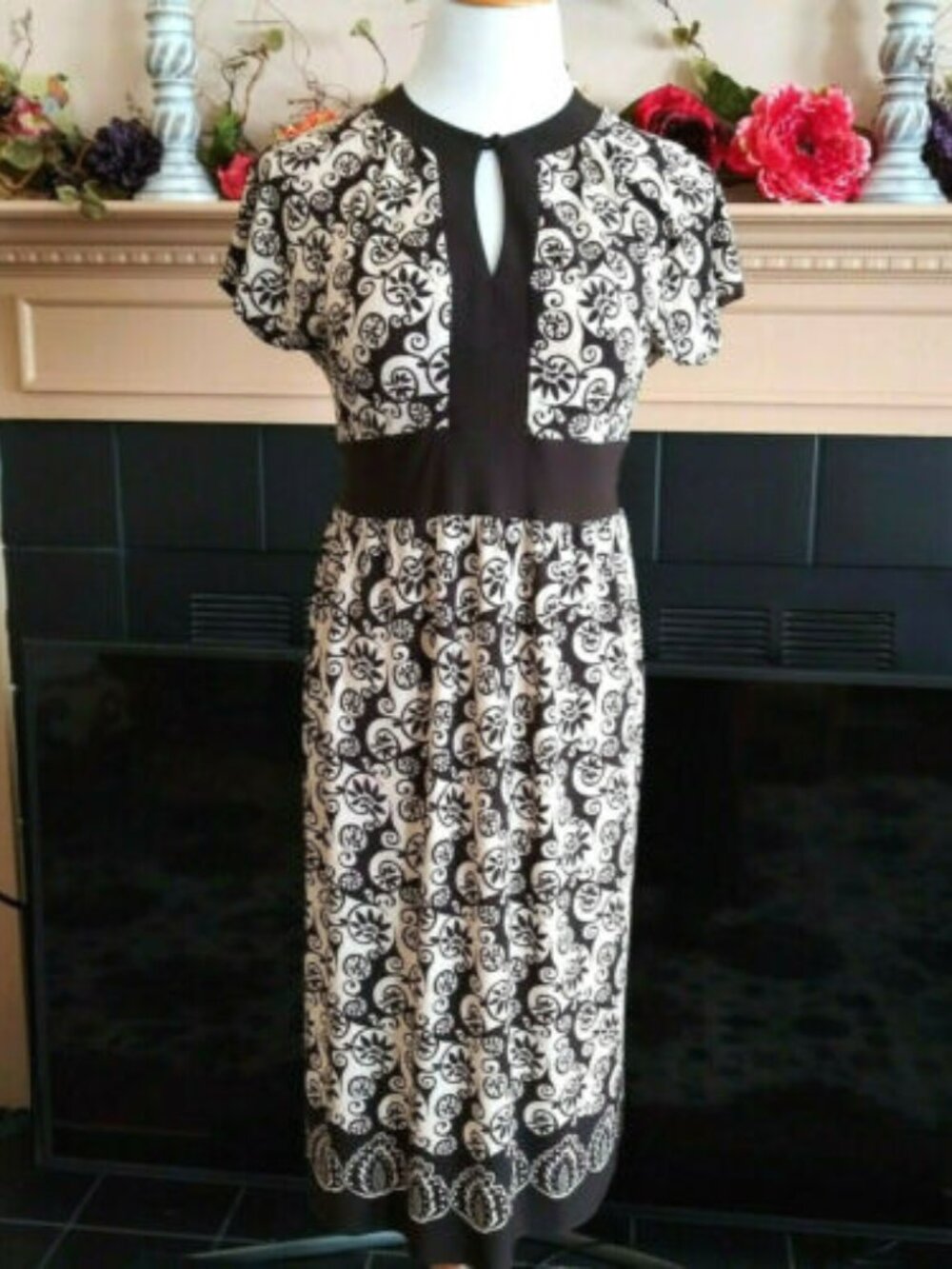 Eliza J Knit Sheath Dress 8 Contrast Floral Medallion Tie Belt Border Keyhole